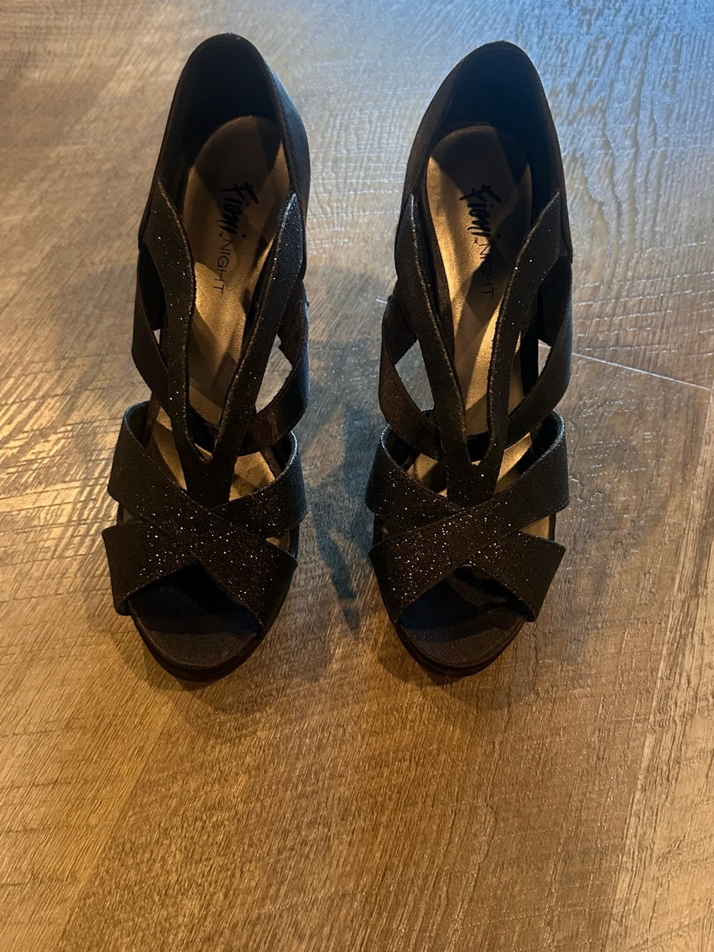 FIONI Women’s Black Sparkle Crisscross Peep-Toe Heels size 7.5